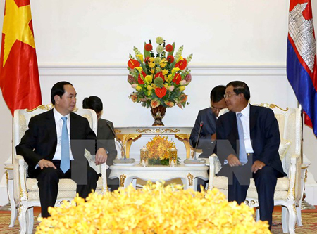 Chủ tịch nước Trần Đại Quang gặp Thủ tướng Chính phủ Hoàng gia Campuchia Samdech Techo Hunsen.